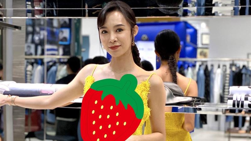 從胸口開到肋骨　女星萬聖裝正面全開