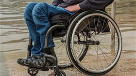 輪椅,殘障,義肢,老人(圖/翻攝自PIXABAY)