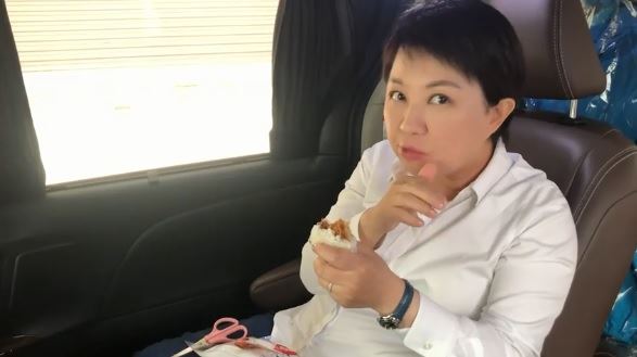 盧秀燕開箱　曝超商阜杭豆漿飯糰滋味