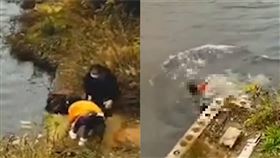 陪閨密散心！她「蹲下綁鞋帶」遭推入水庫…雙亡恐怖畫面曝（圖／翻攝自微博）