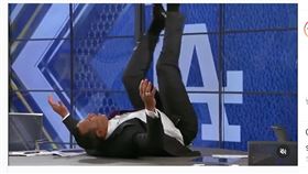 　A-Rod當球評笑到四腳朝天。（圖／翻攝自ＩＧ）