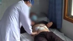 得怪病5年「睡夢中窒息」！男夜夜撞牆…醫一查原因超意外（圖／翻攝自微博）