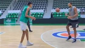NBA／超狂新秀！16歲吃爆戈貝爾
NBA,法國,Victor Wembanyama,新秀,Rudy Gobert
翻攝自推特SportsCenter