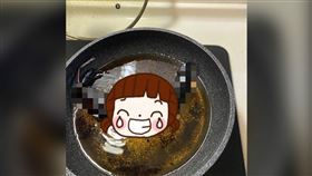 第1次做炸大腸！她曝「暗黑」成品照…網全嚇歪：甘哪高賽（圖／翻攝自爆廢1公社）