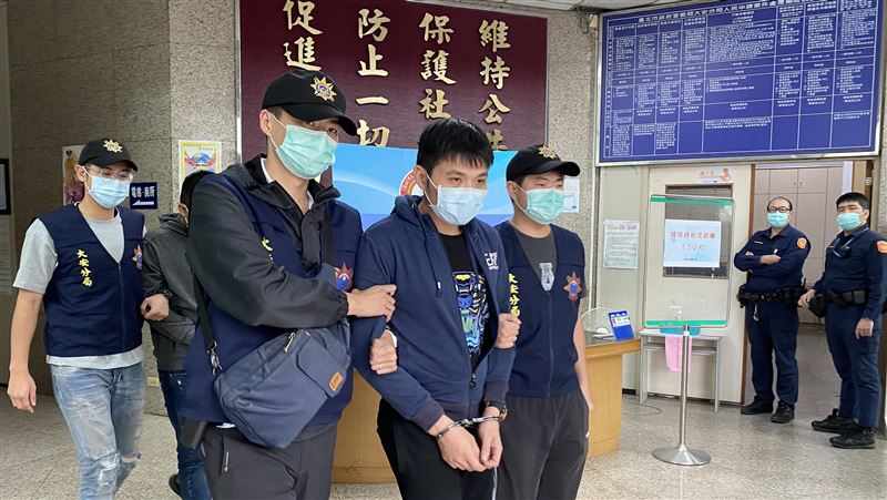捷運大安站前開槍　賓士男5萬元交保