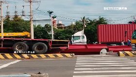 拖板車翻覆1200.