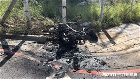台中車禍，機車慘燒剩下骨架／翻攝畫面