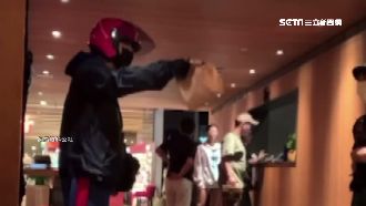 外送員不耐久候 餐廳外跳針飆罵店員