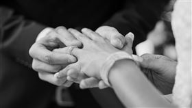 阿國(化名)無故離家，小琪(化名)等21年決定離婚。