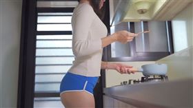 台灣YouTuber、41歲的「A力地方媽媽」（Ellie）/真理褲。（圖／翻攝自YouTube）