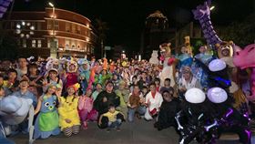 竹市萬聖節遊行31日登場  變身遊戲角色搗蛋新竹市萬聖節大遊行將於10月31日晚間6時登場，以「連線搗蛋Play Online」為主題，邀民眾一同變身「電玩角色」上街闖關搗蛋。圖為2019新竹市萬聖節遊行活動照片。（新竹市政府提供）中央社記者魯鋼駿傳真  109年10月26日