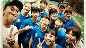 吳慷仁奔彰化二林替二林工商 「女子排球隊」加油／教練侯佳吟授權提供