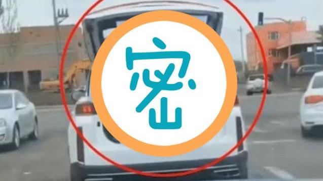 開慢被催　她開後車箱…保時捷沉默了