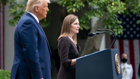 巴瑞特出任大法官　白宮南草坪「宣誓儀式」
圖／翻攝自whitehouse.gov