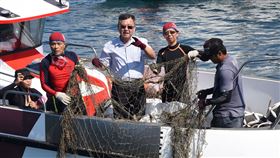 清除海底覆網　澎湖海域再現生機（1）澎湖縣政府今年共清除6萬公尺海底覆網，重達1萬5000公斤，讓海洋珊瑚礁群與漁業資源生態再現生機。（澎湖縣政府提供）中央社　109年10月26日