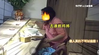 為免費飲料動手腳　女拔髮扔杯控太髒