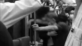 公車人多肢體碰撞　學生大叔衝突互毆