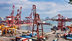 雖有疫情影響，上半年台灣電子零組件出口仍年增20.2%，表現遠優於韓國、日本、中國、香港、新加坡等。（中央社檔案照片）