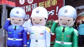 鬍鬚張與寧夏夜市力挺國軍英雄，推出「我挺國軍，雞勵人心」、「哥哥88真偉大」方案，提供現役軍人及軍眷消費優惠。（記者邱榮吉/攝影）