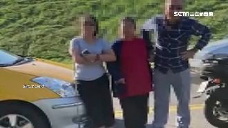 小黃逼車險撞騎士　運將一家下車助嗆
