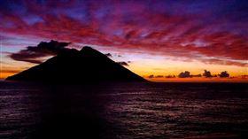 ▲義大利西西里附近兩個浪漫島嶼。（圖／翻攝自推特）