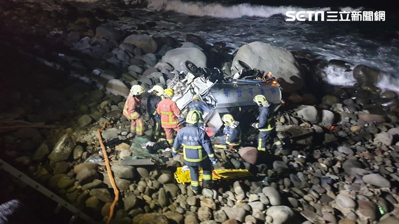 新／金山灑水車墜落海岸　1受困送醫