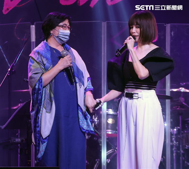 徐若瑄音樂分享會徐媽媽合唱。（記者邱榮吉/攝影）