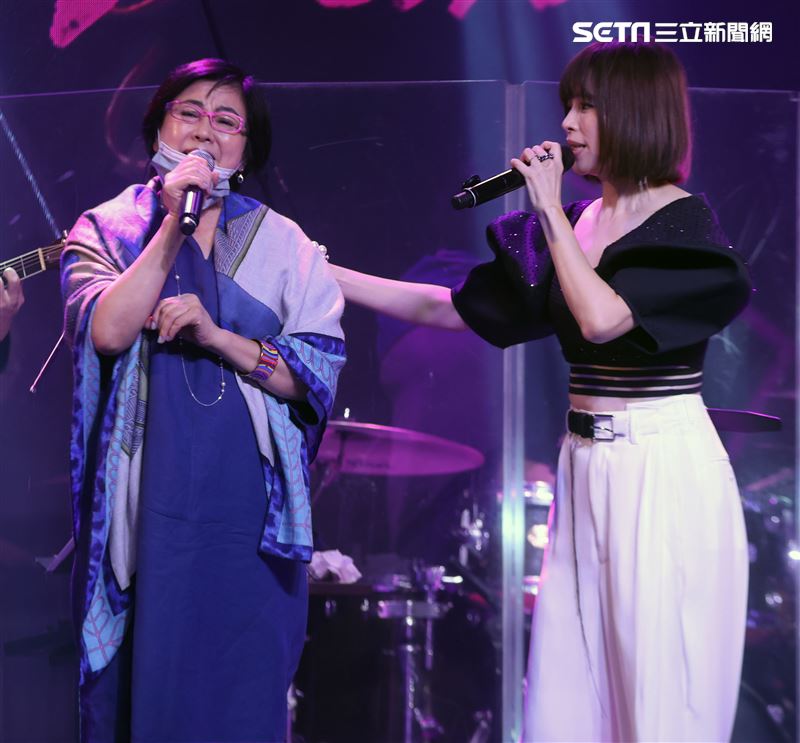 徐若瑄音樂分享會徐媽媽合唱。（記者邱榮吉/攝影）