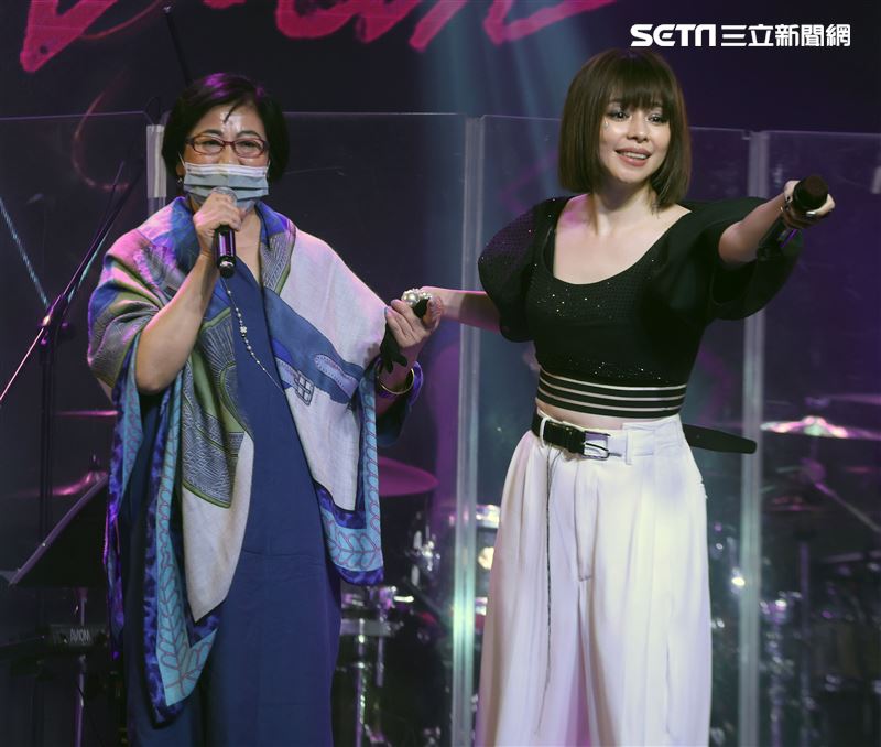 徐若瑄音樂分享會徐媽媽合唱。（記者邱榮吉/攝影）