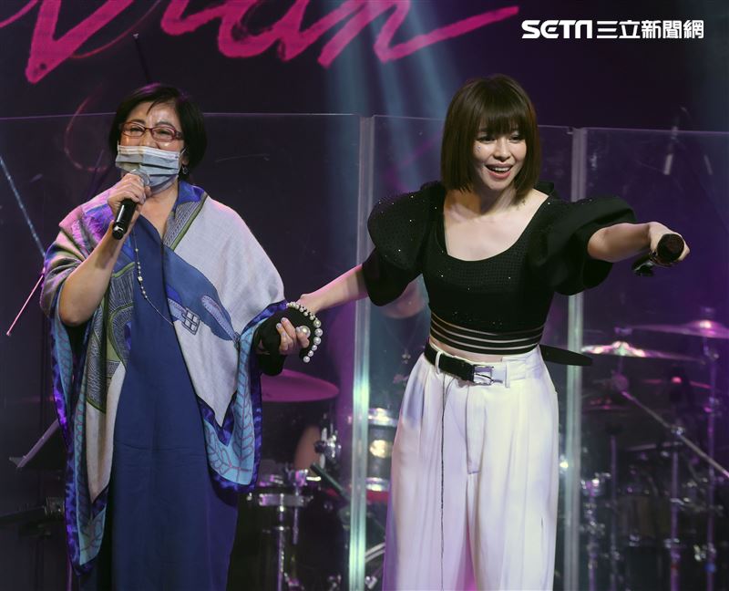 徐若瑄音樂分享會徐媽媽合唱。（記者邱榮吉/攝影）