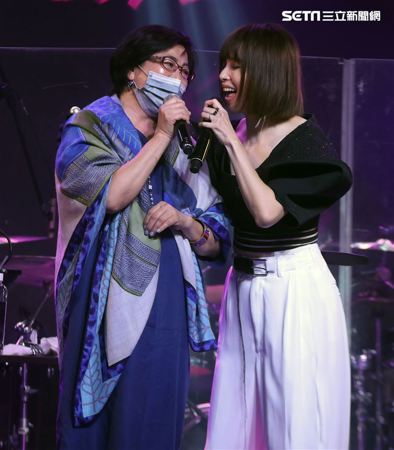 徐若瑄音樂分享會徐媽媽合唱。（記者邱榮吉/攝影）