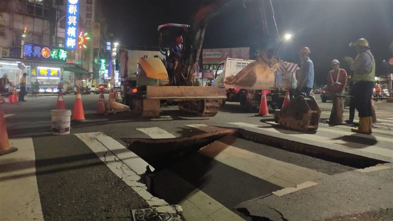 高市3公尺天坑　修護工程漏夜完成
