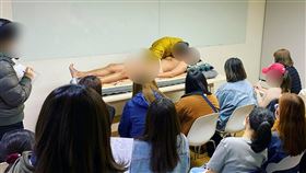性愛講堂,異物梗色,全裸,真人示範,活春宮／翻攝臉書