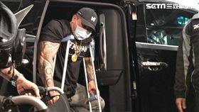 ▲「館長」陳之漢本尊於中槍後首度露面，坐著輪椅出庭。（圖／記者楊佩琪攝）