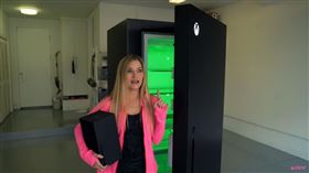 Xbox Series X 冰箱(圖／翻攝自iJustine Youtube頻道)