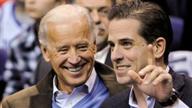 美國總統民主黨候選人拜登（Joe Biden）和兒子杭特（Hunter Biden）。（圖／路透社／達志影像）