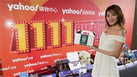 Yahoo電商搶攻雙11前哨戰Yahoo奇摩電商27日宣布雙11暖身慶活動開跑，旗下平台Yahoo奇摩超級商城新增米其林星級餐飲品牌添好運，看好檔期整體業績將年增3成。中央社記者吳家豪攝　109年10月27日