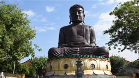 八卦山大佛整修已開工卻未見動工　彰化著名地標八卦山大佛整修工程已開工，卻遲遲不見動工跡象，彰化縣文化局27日表示，負責工程的監造及營造公司對工地施工架搭設方式及數量、材質等有爭議，多次協調尚無共識，將協調儘速動工。（彰化縣政府提供）中央社記者吳哲豪傳真 109年10月27日