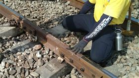 台鐵裂縫(台鐵提供)