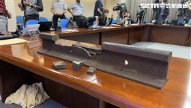 斷軌,運安會主委楊宏智,19公分,鋼軌（圖／記者鍾釗榛攝影）