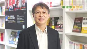 10月為國際乳癌防治月，民眾不應工作繁忙或害怕而逃避篩檢，若收到免費篩檢通知書，應多利用，且針對有乳癌家族史的女性、或是曾得過單邊乳癌的患者，應每半年安排超音波檢查，每年定期做乳房攝影，早期發現早期治療