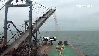 陸「民兵」偽裝漁民？抽砂船囂張盜採