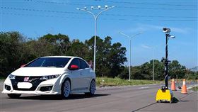 聲音照相擬110年元旦上路　環保署現場實測為釐清車友及團體對聲音照相執法的相關疑慮，行政院環境保護署28日舉辦「聲音照相科技執法媒體交流會」，現場以不同車輛進行噪音比較測試。中央社記者張雄風攝　109年10月28日