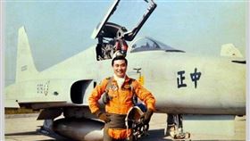 馮世寬年輕照 圖／國防部發言人臉書