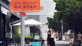 香港旅遊業陷寒冬  旅行社員工留職停薪香港旅遊業因疫情陷入寒冬，本地大型旅行社新華旅遊28日宣布，近300名員工將從12月起分兩階段留職停薪。圖為9月3日拍攝的尖沙咀文化中心海濱餐廳，不見遊客光顧。（中通社提供）中央社  109年10月29日