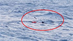 F-5E戰機墜海！海巡人員協助搜救畫面曝光。（圖／第一三岸巡隊提供）