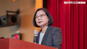 蔡英文出席「退輔會微電影『看見榮民』首映暨第42屆榮民節慶祝大會」。（圖／總統府提供）