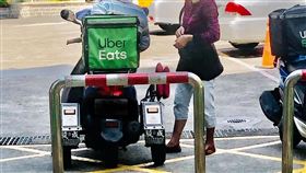 見輔助輪機車跑外送…他暖喊辛苦了！大哥1句話卻惹網鼻酸（圖／翻攝自UberEATS台灣）
