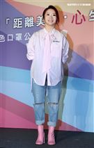 陶晶瑩大膽玩色為醫療公益活動暖心獻愛。（記者邱榮吉/攝影）