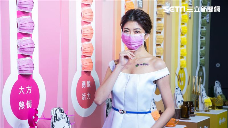 美德醫療14色口罩：脱魯粉、嘿嘿黑